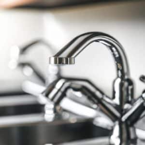 how to clean kitchen faucet spray head