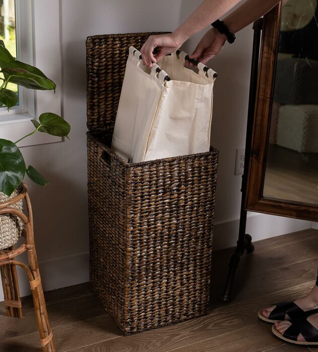 BIRDROCK HOME Single Laundry Hamper with Liner and Lid - Brown Wash - Hand Woven Natural Seagrass Fiber - Organize Clothes Storage - Easy Transport - Single Basket - Liner Bag - small